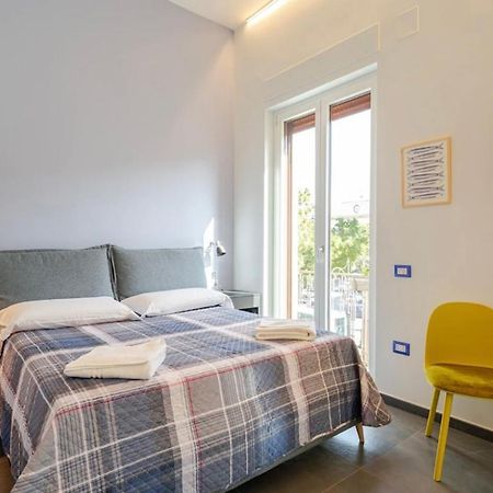 B&B Un Passo Dal Treno Piazza Vittorio Veneto 36-Salerno Station エクステリア 写真
