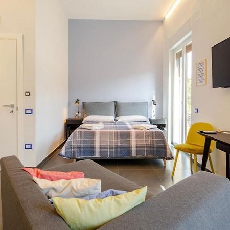 B&B Un Passo Dal Treno Piazza Vittorio Veneto 36-Salerno Station エクステリア 写真