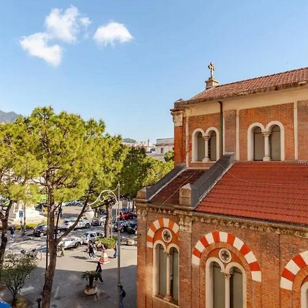 B&B Un Passo Dal Treno Piazza Vittorio Veneto 36-Salerno Station エクステリア 写真