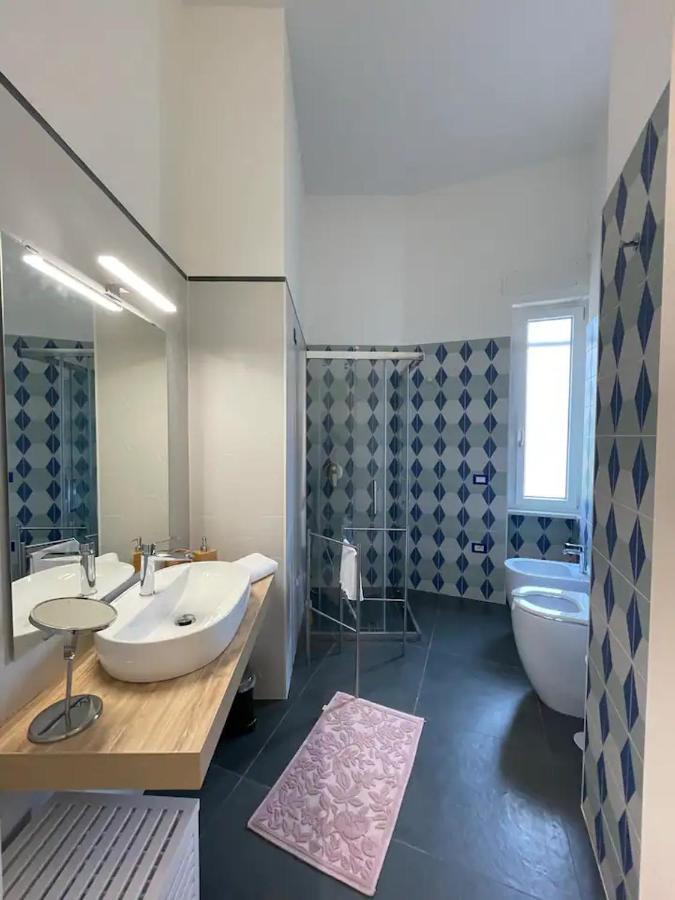 B&B Un Passo Dal Treno Piazza Vittorio Veneto 36-Salerno Station エクステリア 写真