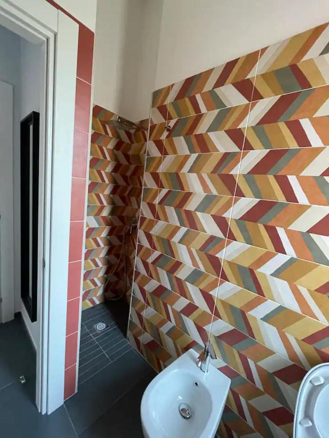 B&B Un Passo Dal Treno Piazza Vittorio Veneto 36-Salerno Station エクステリア 写真