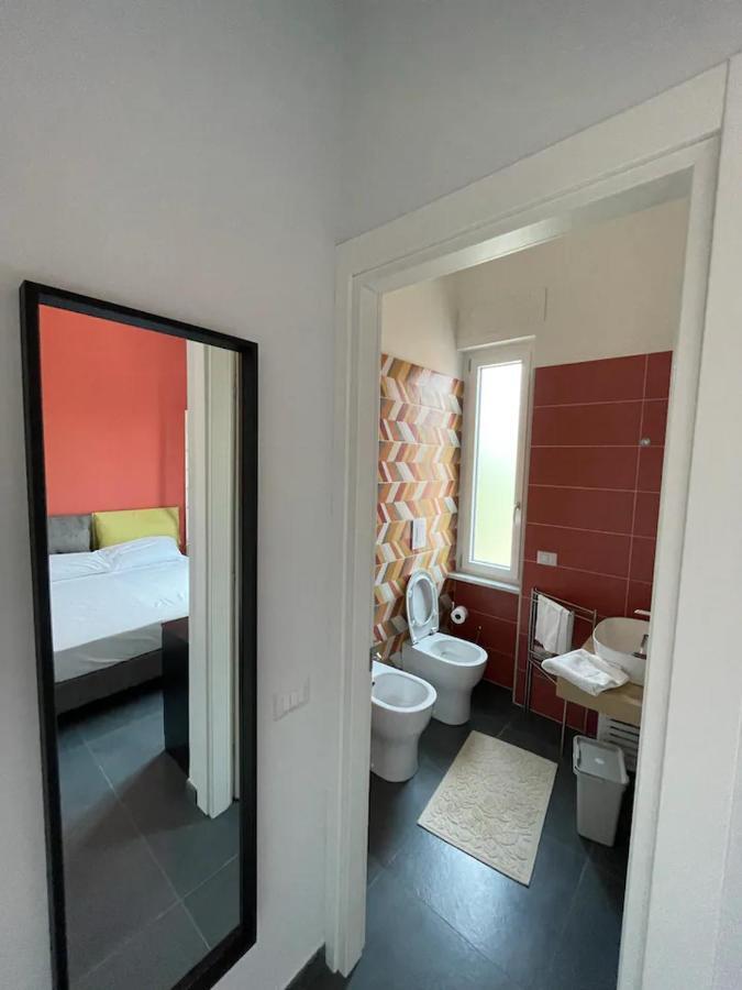 B&B Un Passo Dal Treno Piazza Vittorio Veneto 36-Salerno Station エクステリア 写真