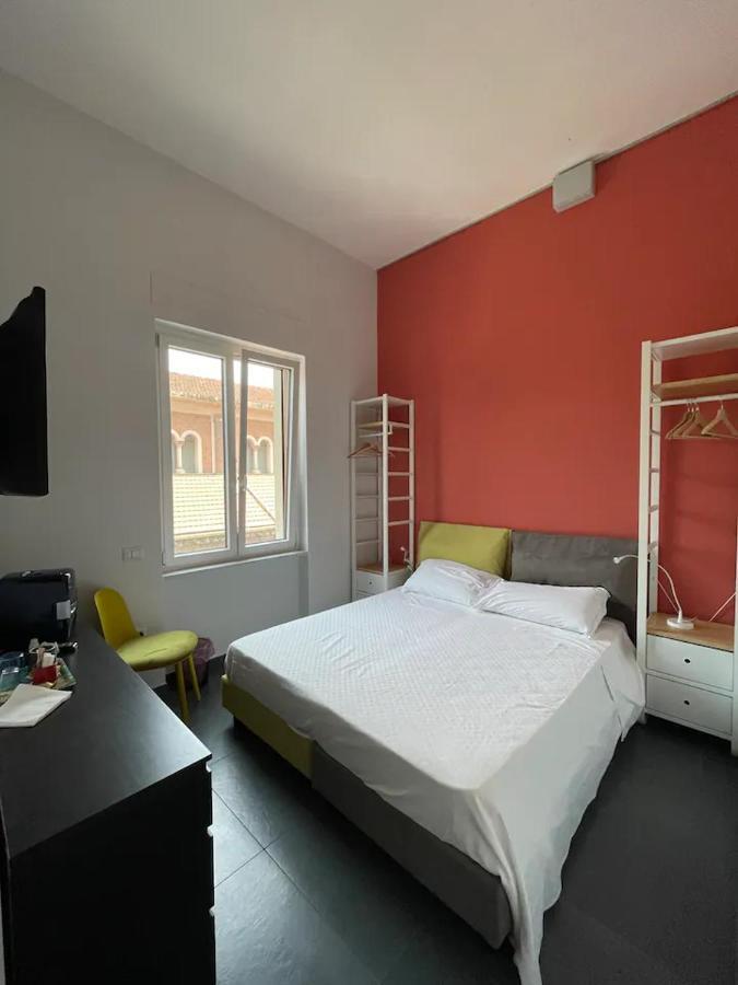 B&B Un Passo Dal Treno Piazza Vittorio Veneto 36-Salerno Station エクステリア 写真