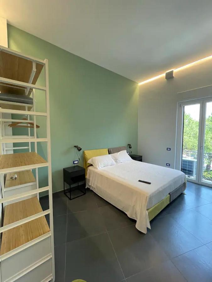 B&B Un Passo Dal Treno Piazza Vittorio Veneto 36-Salerno Station エクステリア 写真