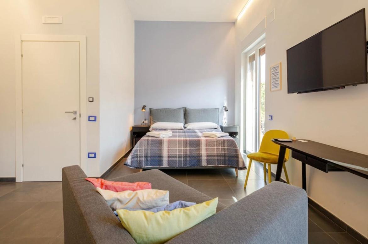 B&B Un Passo Dal Treno Piazza Vittorio Veneto 36-Salerno Station エクステリア 写真
