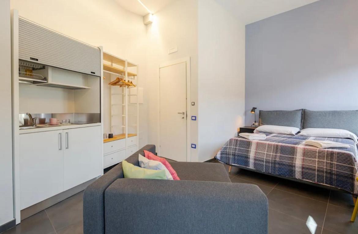 B&B Un Passo Dal Treno Piazza Vittorio Veneto 36-Salerno Station エクステリア 写真