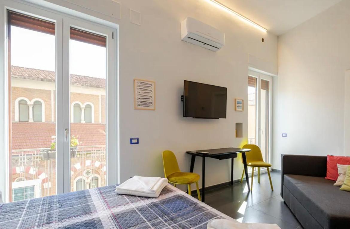 B&B Un Passo Dal Treno Piazza Vittorio Veneto 36-Salerno Station エクステリア 写真