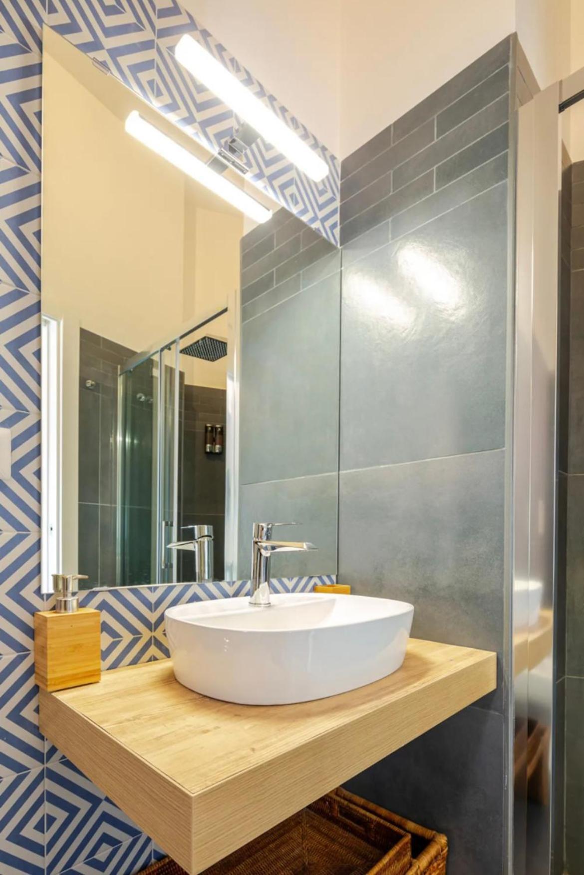 B&B Un Passo Dal Treno Piazza Vittorio Veneto 36-Salerno Station エクステリア 写真